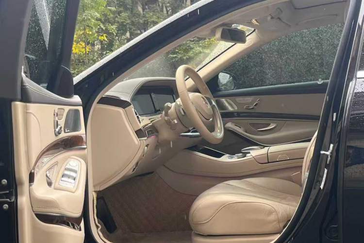 Used Mercedes-Benz S-Class 2016 S 400 L Interior 3
