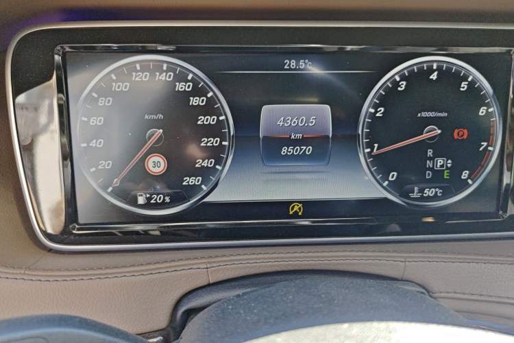 Used Mercedes-Benz S-Class 2016 S 320 L Business Model Odometer Close Up