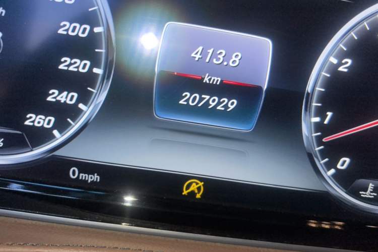 Used Mercedes-Benz S-Class 2016 S 320 L Luxury Model Odometer Close Up