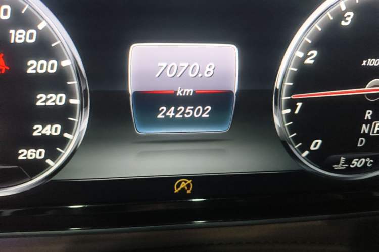 Used Mercedes-Benz S-Class 2016 S 320 L Luxury Model Odometer Close Up