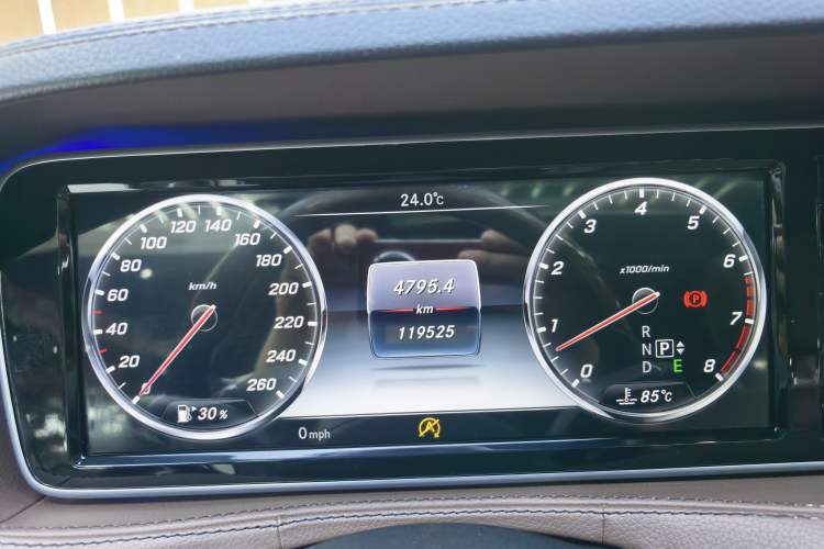 Used Mercedes-Benz S-Class 2016 S 320 L Business Model Odometer Close Up