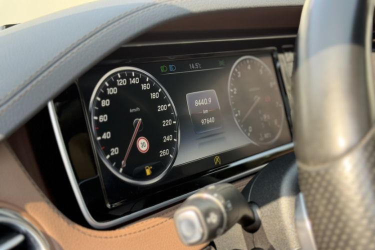 Used Mercedes-Benz S-Class 2016 S 400 L 4MATIC Odometer Close Up