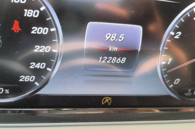 Used Mercedes-Benz S-Class 2016 S 320 L Business Model Odometer Close Up
