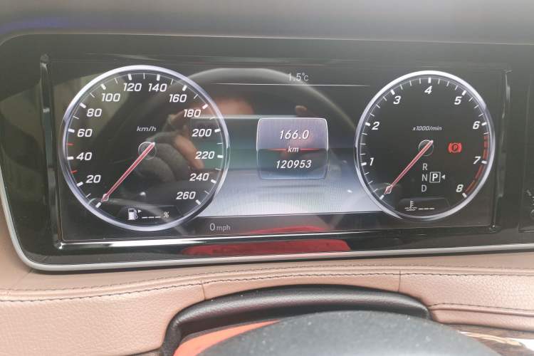 Used Mercedes-Benz S-Class 2016 S 320 L Business Model Odometer Close Up
