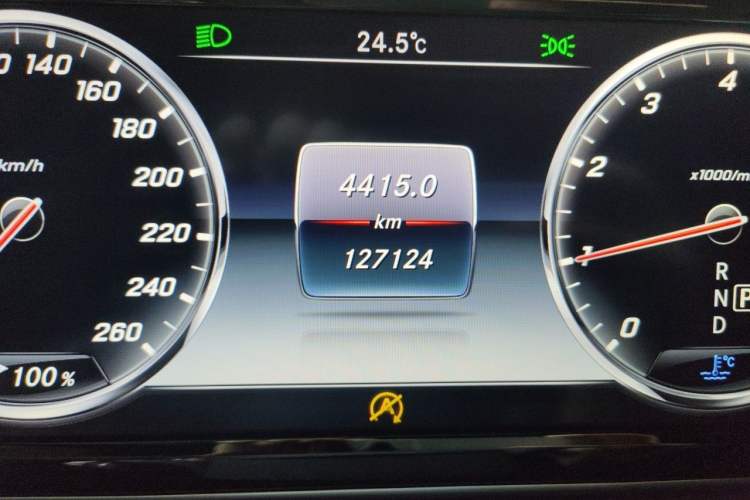 Used Mercedes-Benz S-Class 2016 S 320 L Business Model Odometer Close Up