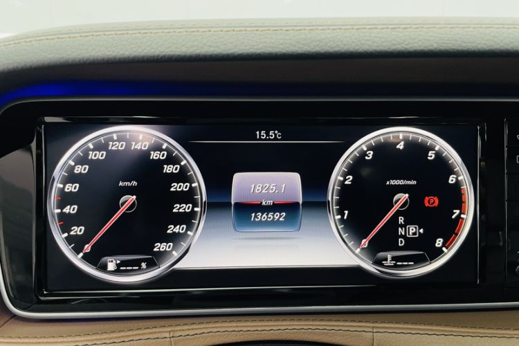Used Mercedes-Benz S-Class 2016 S 320 L Business Model Odometer Close Up