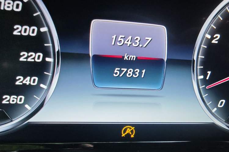 Used Mercedes-Benz S-Class 2016 S 320 L Business Model Odometer Close Up