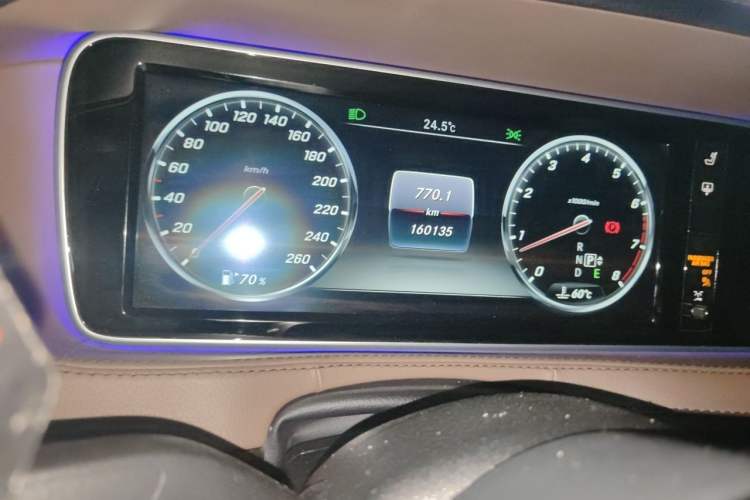 Used Mercedes-Benz S-Class 2016 S 320 L Business Model Odometer Close Up