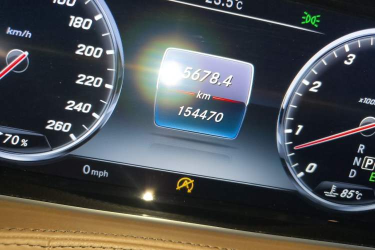 Used Mercedes-Benz S-Class 2016 S 400 L 4MATIC Odometer Close Up