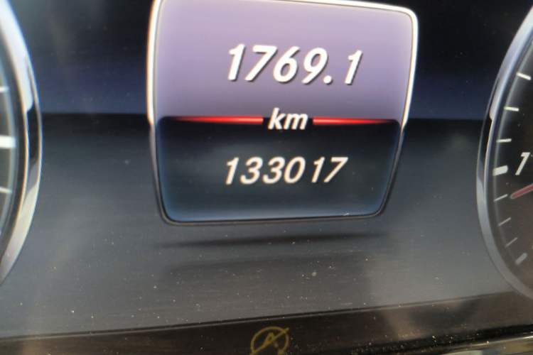 Used Mercedes-Benz S-Class 2016 S 400 L 4MATIC Odometer Close Up