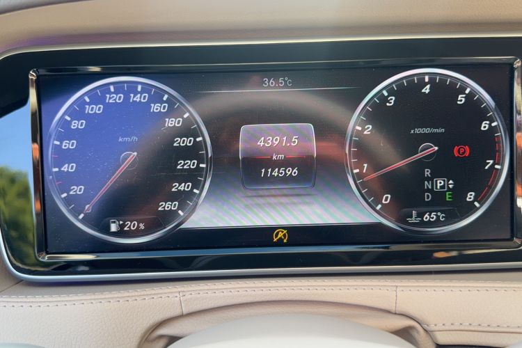 Used Mercedes-Benz S-Class 2016 S 320 L Business Model Odometer Close Up