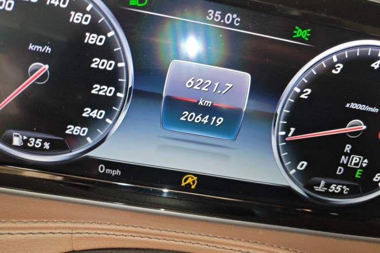 Used Mercedes-Benz S-Class 2016 S 320 L Luxury Model Odometer Close Up