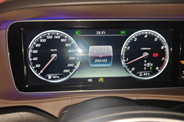 Used Mercedes-Benz S-Class 2016 S 320 L Business Model Odometer Close Up