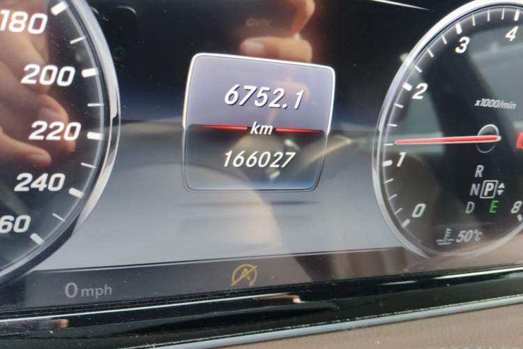 Used Mercedes-Benz S-Class 2016 S 320 L Business Model Odometer Close Up