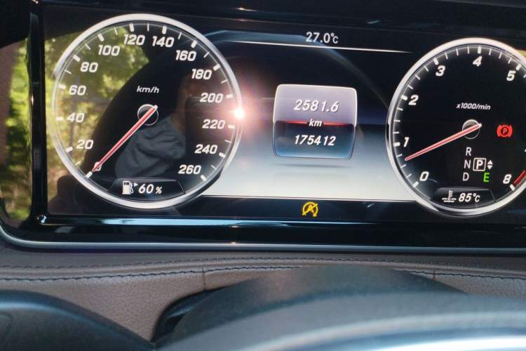 Used Mercedes-Benz S-Class 2016 S 320 L Business Model Odometer Close Up