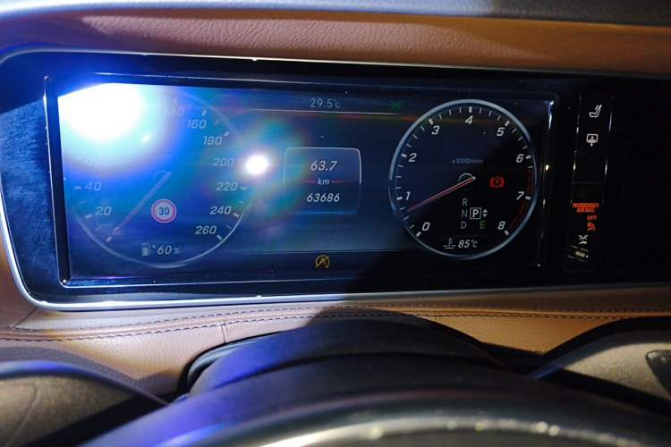Used Mercedes-Benz S-Class 2016 S 500 L 4MATIC Odometer Close Up