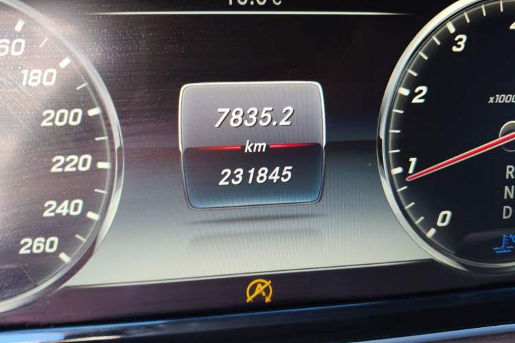 Used Mercedes-Benz S-Class 2016 S 320 L Business Model Odometer Close Up