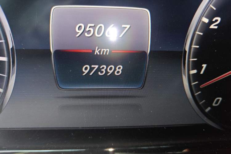 Used Mercedes-Benz S-Class 2016 S 320 L Business Model Odometer Close Up