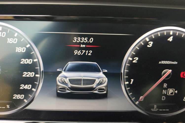 Used Mercedes-Benz S-Class 2016 S 400 L Odometer Close Up