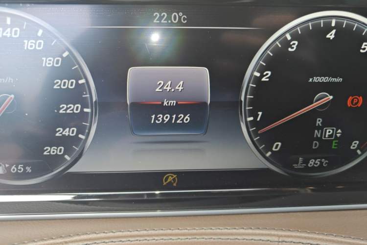 Used Mercedes-Benz S-Class 2016 S 320 L Business Model Odometer Close Up