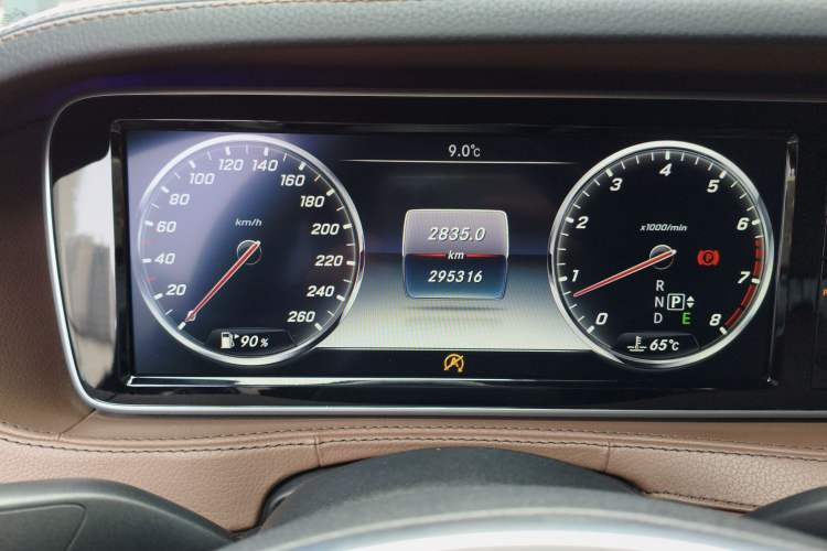 Used Mercedes-Benz S-Class 2016 S 320 L Business Model Odometer Close Up