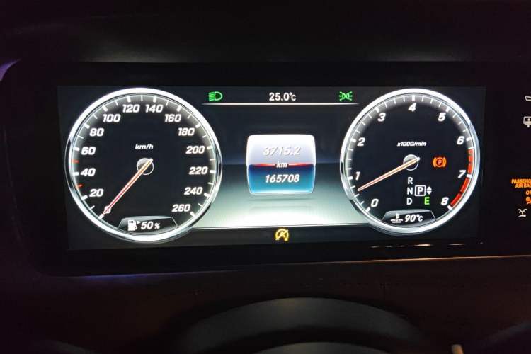 Used Mercedes-Benz S-Class 2016 S 320 L Business Model Odometer Close Up