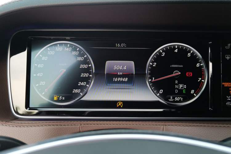 Used Mercedes-Benz S-Class 2016 S 320 L Business Model Odometer Close Up