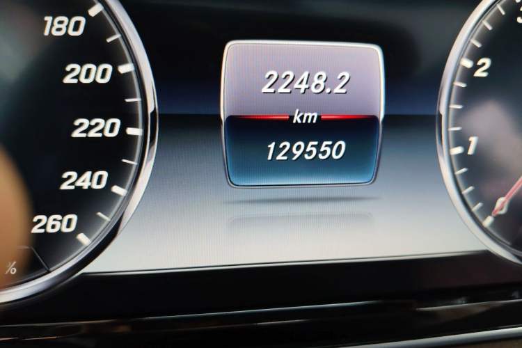 Used Mercedes-Benz S-Class 2016 S 320 L Business Model Odometer Close Up