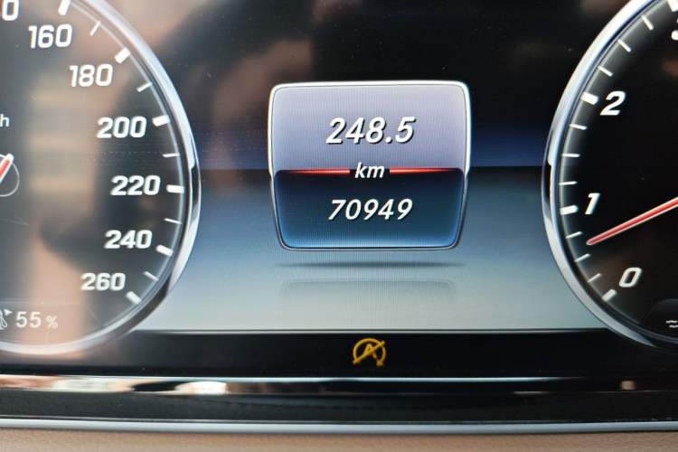 Used Mercedes-Benz S-Class 2016 S 320 L Business Model Odometer Close Up