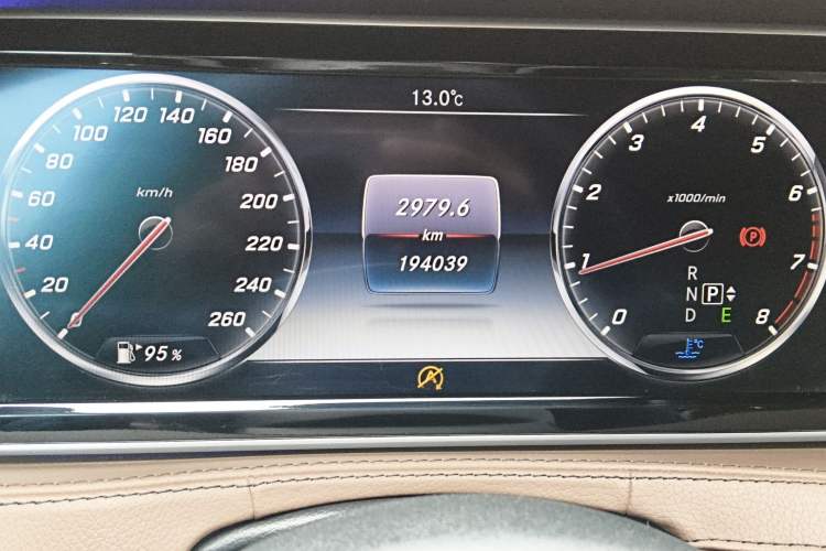 Used Mercedes-Benz S-Class 2016 S 400 L 4MATIC Odometer Close Up