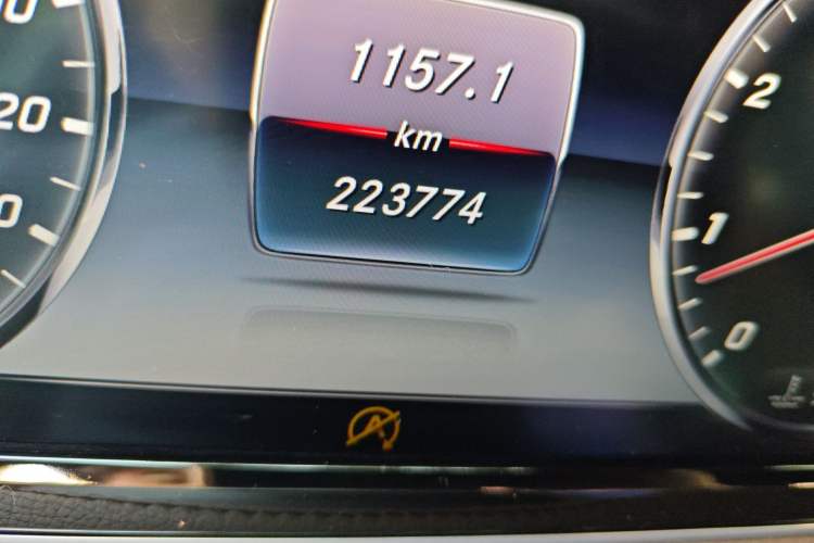 Used Mercedes-Benz S-Class 2016 S 320 L Business Model Odometer Close Up