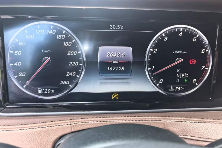 Used Mercedes-Benz S-Class 2016 S 320 L Business Model Odometer Close Up
