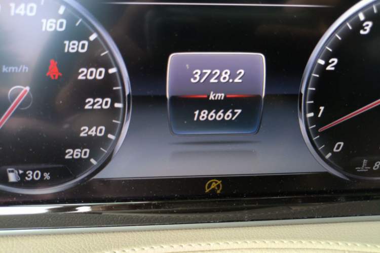 Used Mercedes-Benz S-Class 2016 S 320 L Business Model Odometer Close Up