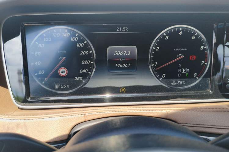 Used Mercedes-Benz S-Class 2016 S 400 L 4MATIC Odometer Close Up