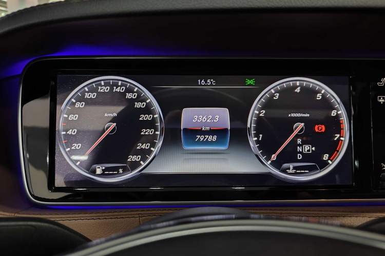 Used Mercedes-Benz S-Class 2016 S 400 L 4MATIC Odometer Close Up