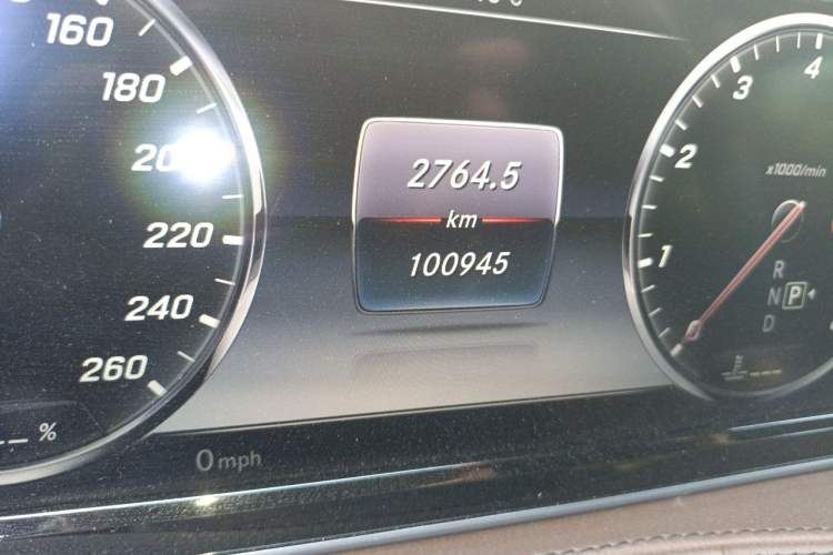 Used Mercedes-Benz S-Class 2016 S 400 L 4MATIC Odometer Close Up