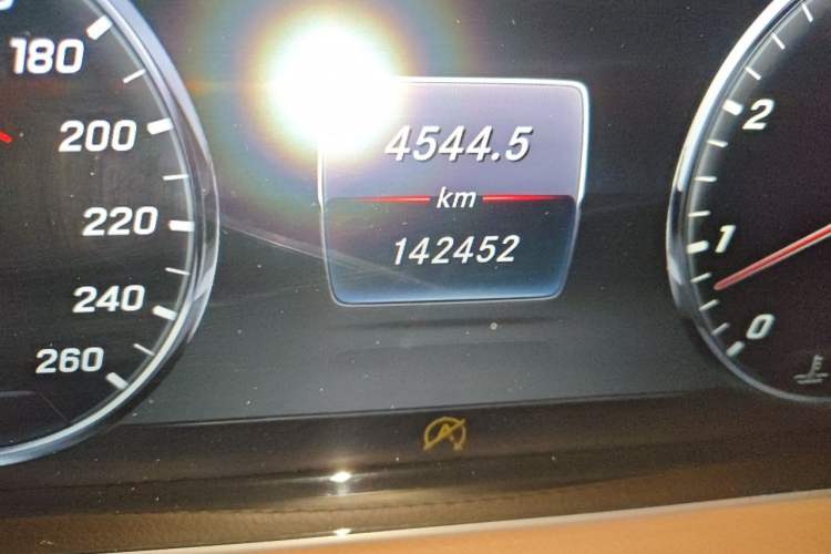 Used Mercedes-Benz S-Class 2016 S 320 L Business Model Odometer Close Up