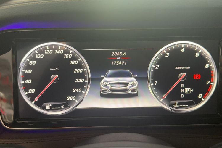 Used Mercedes-Benz S-Class 2016 S 400 L Odometer Close Up