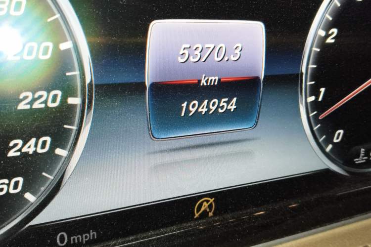 Used Mercedes-Benz S-Class 2016 S 400 L 4MATIC Odometer Close Up