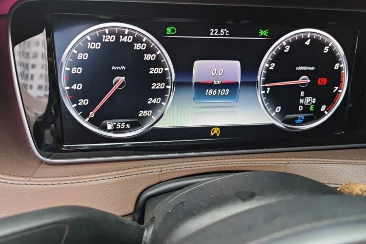 Used Mercedes-Benz S-Class 2016 S 320 L Business Model Odometer Close Up