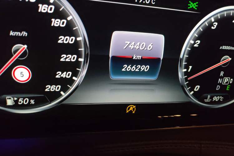 Used Mercedes-Benz S-Class 2016 S 320 L Business Model Odometer Close Up