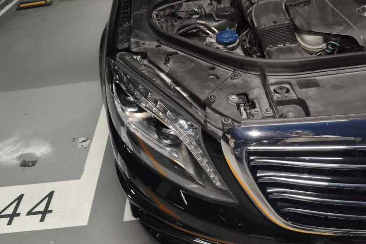 Used Mercedes-Benz S-Class 2016 S 320 L Business Model Right Front Headlight