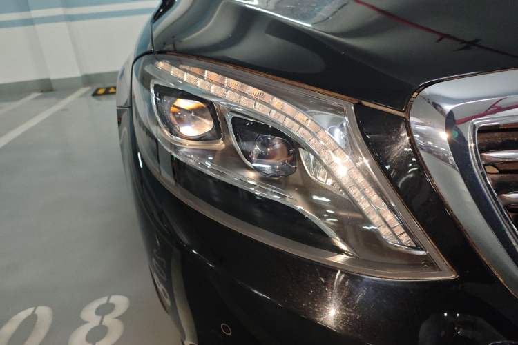 Used Mercedes-Benz S-Class 2016 S 320 L Business Model Right Front Headlight