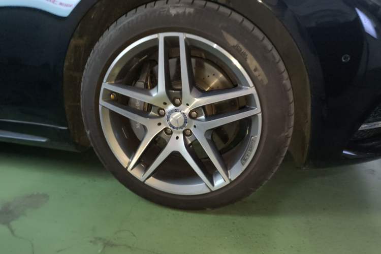 Used Mercedes-Benz S-Class 2016 S 400 L 4MATIC Right Front Wheel Hub
