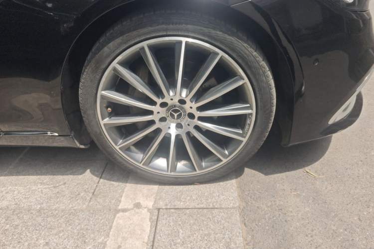 Used Mercedes-Benz S-Class 2016 S 320 L Luxury Model Right Front Wheel Hub