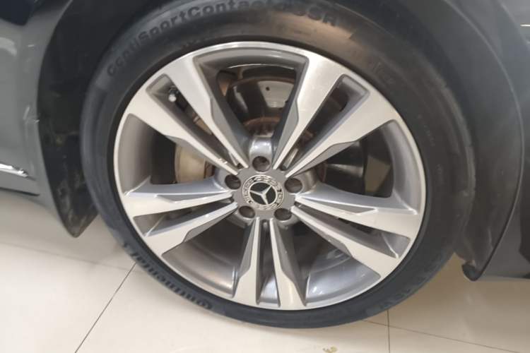 Used Mercedes-Benz S-Class 2016 S 320 L Business Model Right Front Wheel Hub