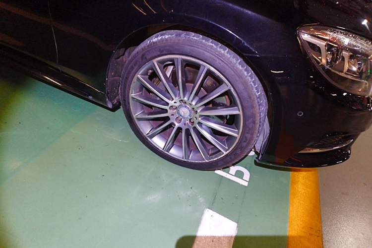 Used Mercedes-Benz S-Class 2016 S 500 L 4MATIC Right Front Wheel Hub