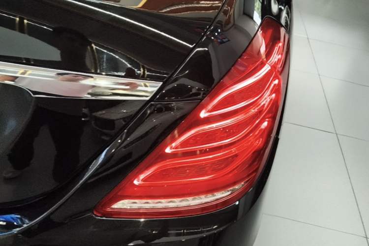 Used Mercedes-Benz S-Class 2016 S 320 L Luxury Model Right Rear Taillight