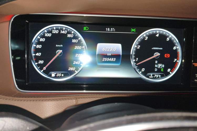 Used Mercedes-Benz S-Class 2016 S 320 L Business Model Odometer Close Up
