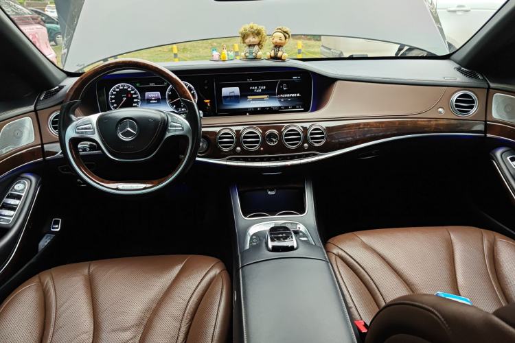 Used Mercedes-Benz S-Class 2016 S 320 L Luxury Model Center Console